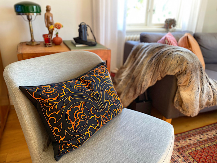 Halloweenkudden på plats.